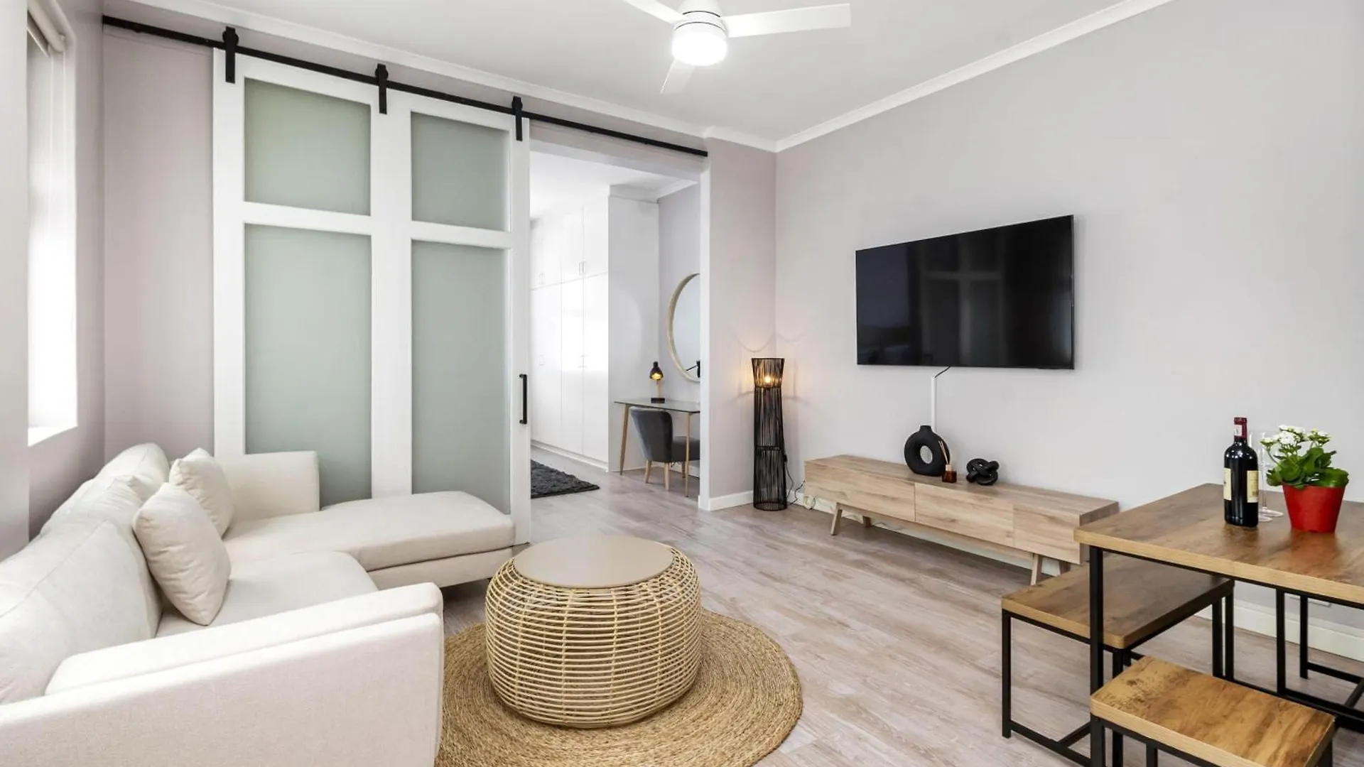 Knightsbridge 1-Bed Seaside Apartment Cape Town